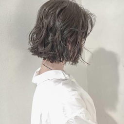 短发怎么烫卷好看 烫个小波浪卷时髦又洋气