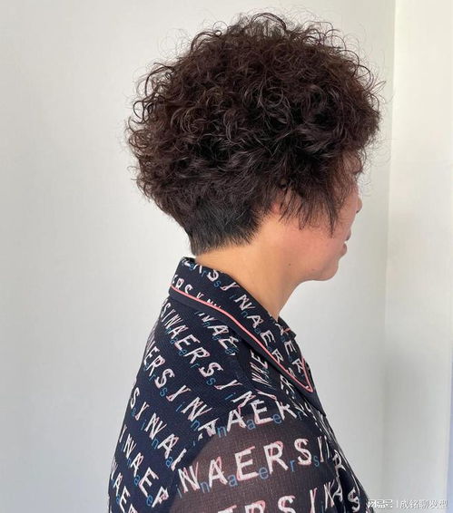 六十岁的老年女性怎样烫发好看 9款减龄的卷发,时髦洋气又大气