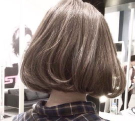 理发前的女生都是 纠结长发还是短发