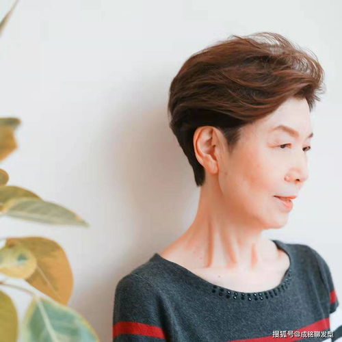 中老年人剪什么样的发型可以显得更年轻一些？