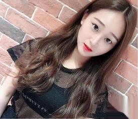 2023网红发型女中长发？
