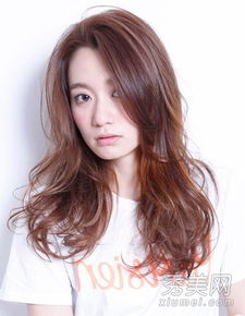 春夏烫什么发型好看 蓬松卷发慵懒女人味