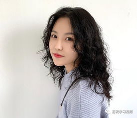 中分留很长是什么发型？