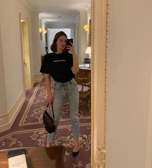 短发女生适合什么样的穿搭？