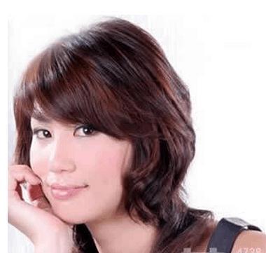 中年妇女脸型小适合什么发型图片