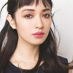 好的发型要搭配好的妆容,才能美的不同凡响