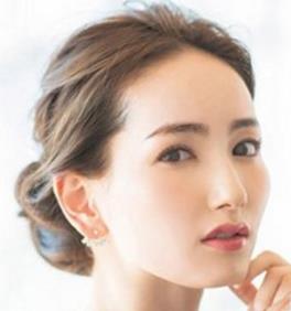 个子高 额头凸 国字脸的女生适合什么发型