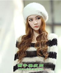 长发女生流行的烫发发型 9