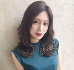 三十四岁的职业女性 做什么发型才显得优雅大方又不失时尚感？(职业女性的定