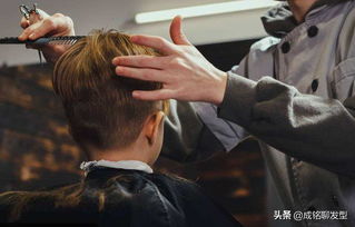 男生理发时如何与托尼老师沟通 几句话就搞定,没那么费劲的