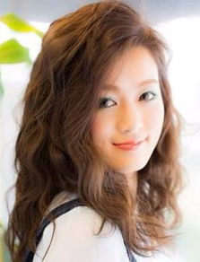 颧骨高大方脸的女生适合什么发型