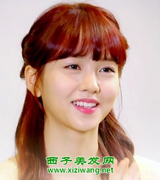中分短发怎么扎