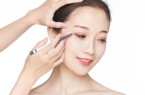 化妆师和美容师哪个比较好点