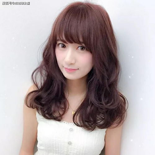 三四十岁女人发量非常多,适合烫什么发型 试试时髦减龄的弯弯烫