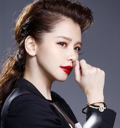 美人尖适合什么发型？