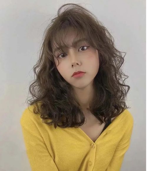 立体减龄显气质发型