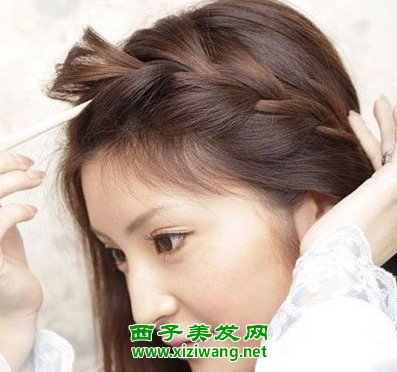 女生中长发发型扎法步骤