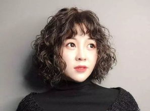 大波浪卷发早就过时了 羊毛卷才是可爱首选,发量少的女孩别放过