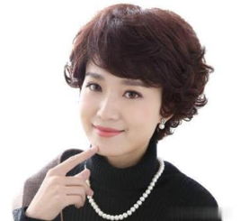 40岁留什么发型显年轻 适合40岁女人烫的头发 