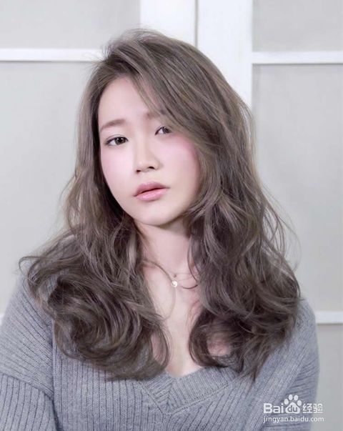 什么类型的女性适合大波浪卷发？