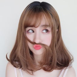 短发女生在留长发期间,最难留的过程中应该留个怎样的发型呢