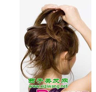 春天长头发怎么盘好看