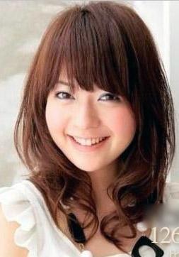 圆脸女生适合的发型 