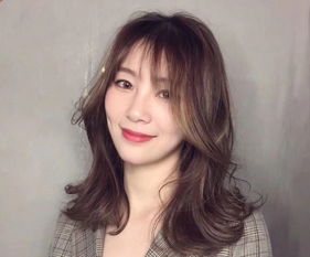 今年流行的发型？