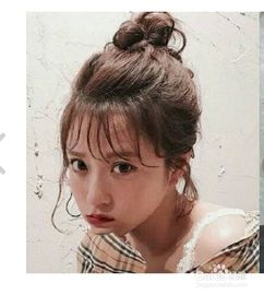 圆脸怎么扎头发显脸小 