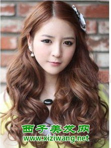 韩版蛋卷头中分发型 美女喜欢长卷发发型