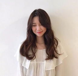 脸大的女生适合什么发型 脸大的女生适合什么样的刘海 