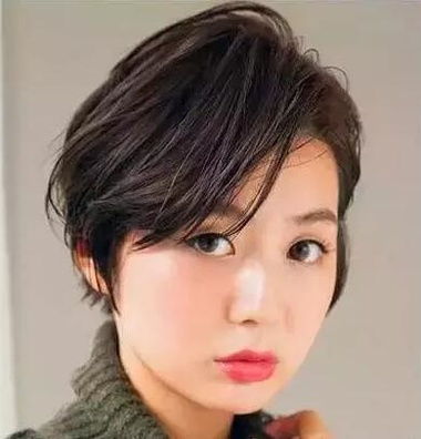 方脸适合什么发型 方脸女生漂亮发型图片