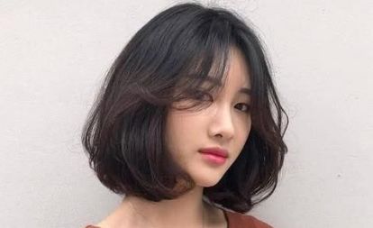 女生的头发发质很硬,适合什么样的发型