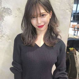 椭形脸的中年人想要留中长发,有没有适合发型图片
