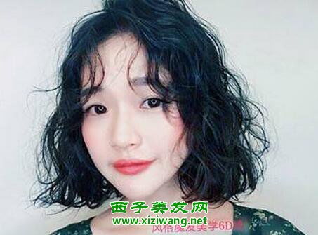 羊毛卷中长发发型图片 女生中长发羊毛卷如何打理迷人