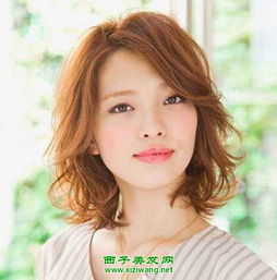 最时尚的中短卷发图片 夏季时尚女生必备