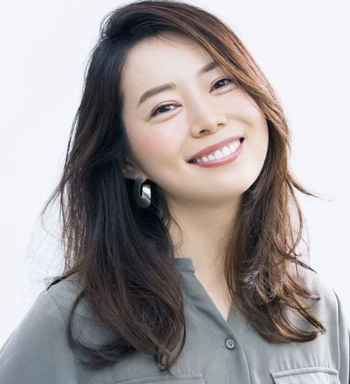 什么发型显年轻又修饰脸型？