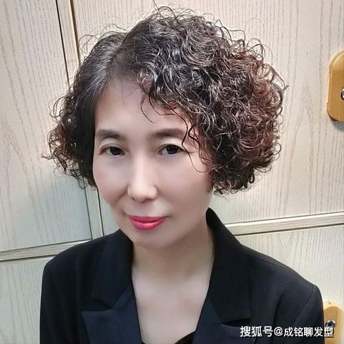 60岁后最不适合的三个发型,第一个显老,第二个没女人味,莫踩雷