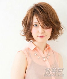 女生头发少适合什么发型 蓬松烫发完美修饰