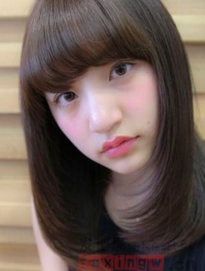 头发多瓜子脸的女生适合什么发型
