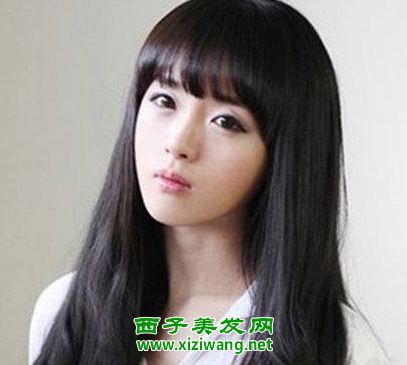 年轻女生薄短齐刘海发型图片 能变年轻的发型 