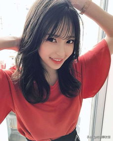 椭圆脸的中年人适合中长发吗 有没有适合发型图片