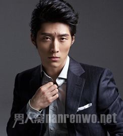 男士短发发型背头 做个帅气复古型男