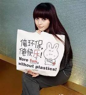 What 女人一生中只要买两个包就够了