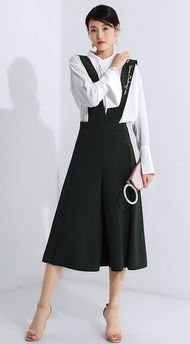 墨绿色连衣裙配什么颜色衣服好看