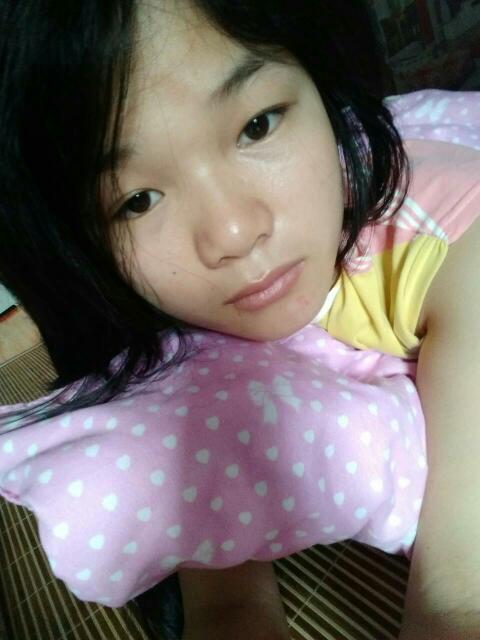 女,22,半年没有上班了 想去做销售卖衣服,性格又内向不喜欢说话也不爱笑 整天板着脸 又不想去厂里