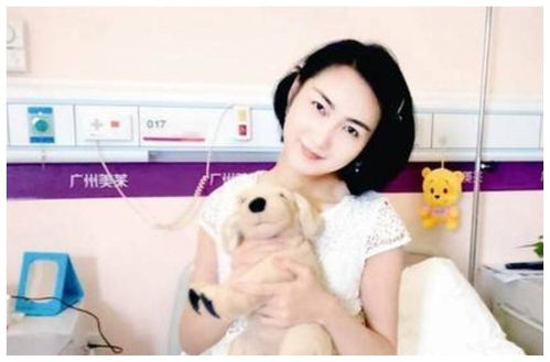 16年前,少年背母上学感动中国,选择变性成女人,后来怎么样了
