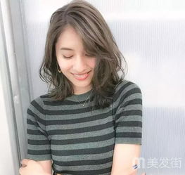 50多岁烫什么发型好看 美发街9款50岁女人的气质发型