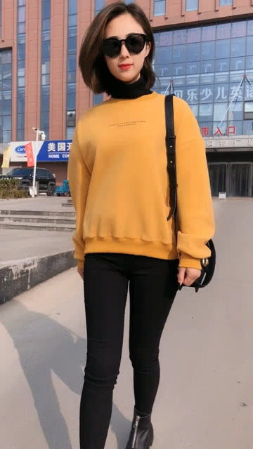 黄色小卫衣非常显年轻,30岁的女人穿上和20几岁一样 
