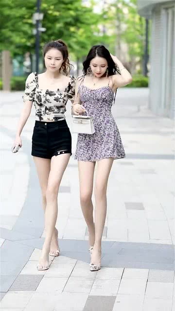 相比短裤,男生更喜欢穿裙子的女生吧
